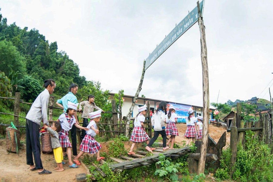 Người rẽ sương mở 'cánh cửa' học vấn cho người Mông xứ Nghệ