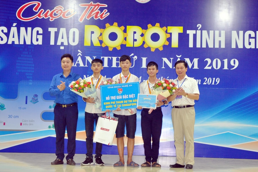 Đội thi Robot đến từ Yên Thành giành giải Đặc biệt, được tài trợ tham gia vòng thi quốc tế