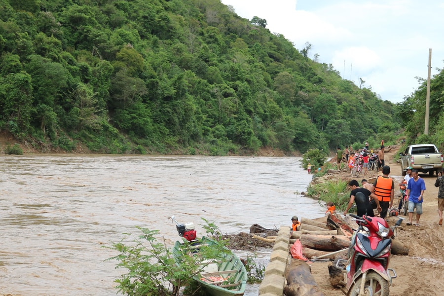 Học sinh vùng cao Nghệ An dũng cảm cứu sống 2 người dân giữa dòng lũ