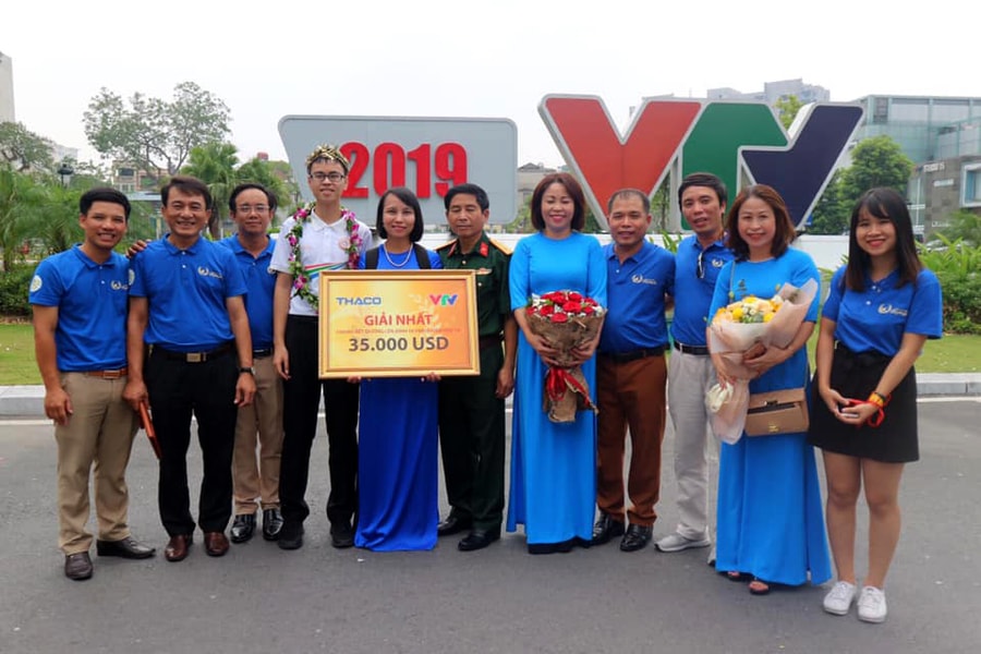 Mạng xã hội dậy sóng vì câu chuyện xúc động của quán quân Trần Thế Trung ở chung kết Olympia