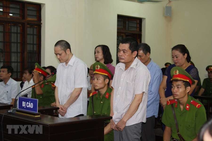 Hoãn phiên xét xử gian lận thi cử do vắng người làm chứng