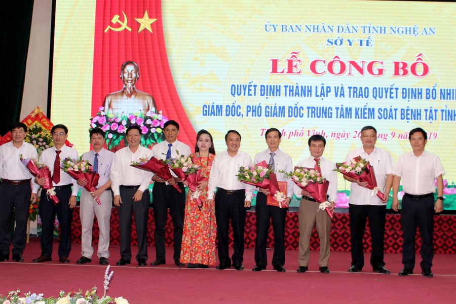 Công bố quyết định thành lập Trung tâm Kiểm soát bệnh tật tỉnh Nghệ An