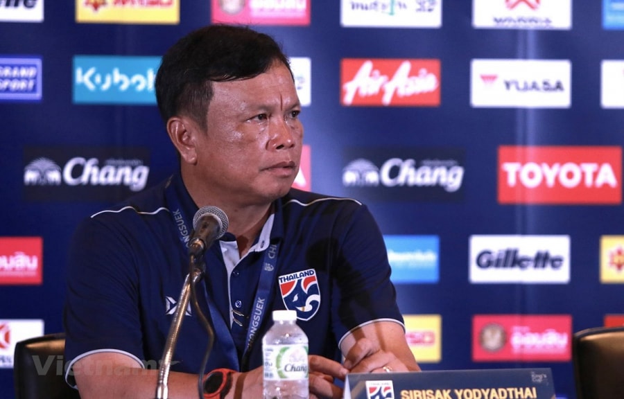 Những huấn luyện viên ‘mất ghế’ khi đối đầu với thầy Park