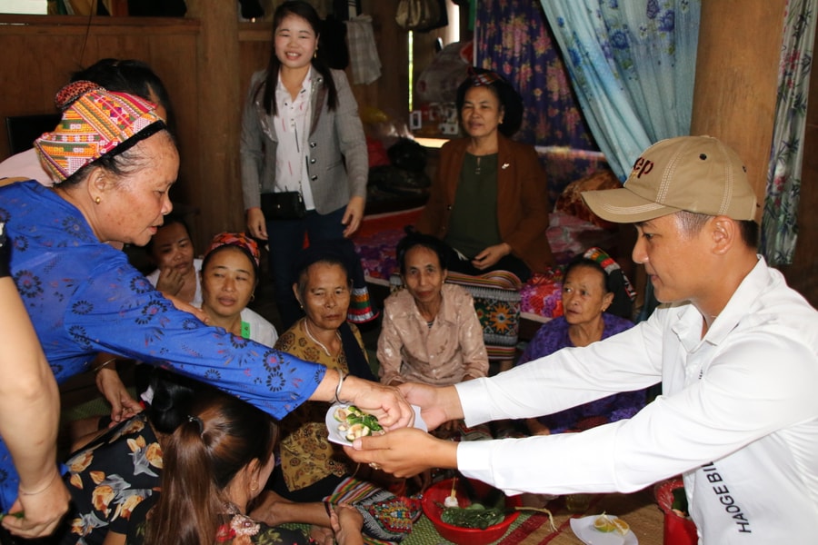 Phong tục lạ: Chú rể được nhà gái biếu tiền trong lễ cưới 