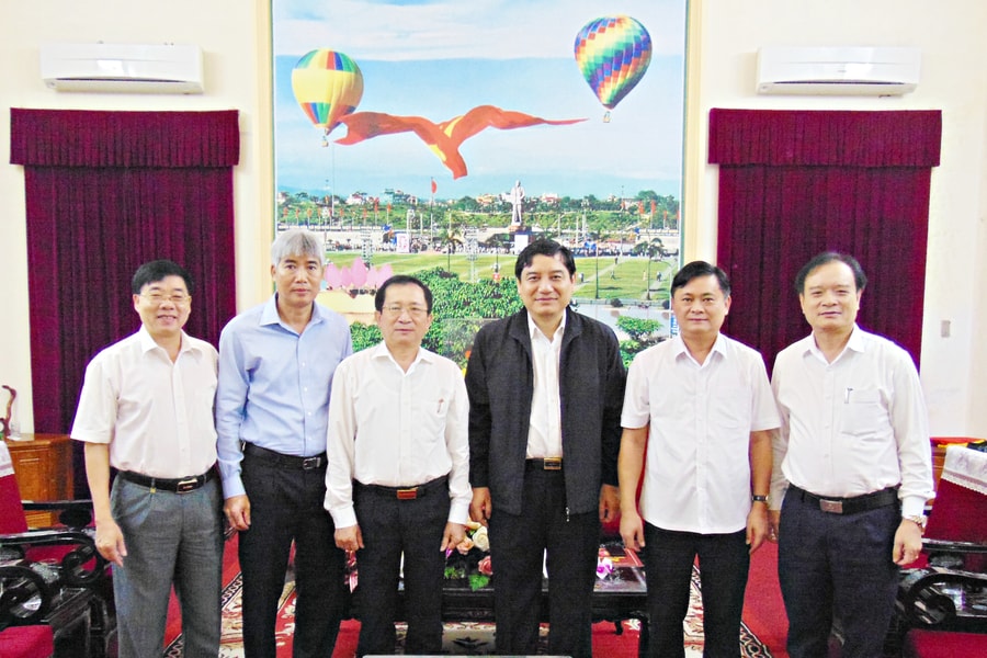 Thường trực Tỉnh ủy gặp mặt cán bộ nghỉ hưu theo chế độ