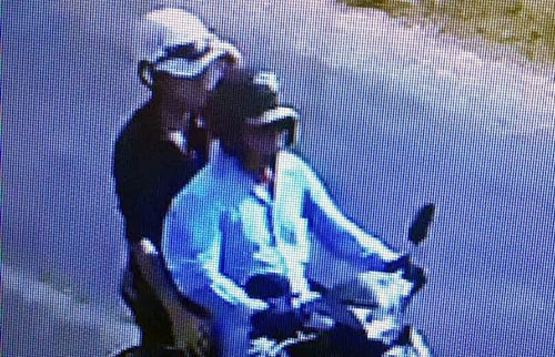 Ông lão xe ôm bị khách siết cổ