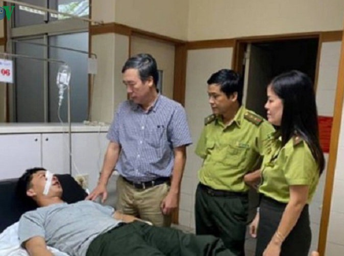 Xông vào trụ sở, đánh cán bộ bảo vệ rừng trọng thương