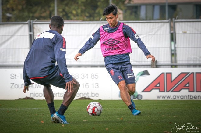 'Văn Hậu là cầu thủ đáng xem ở châu Á'; Công Phượng tiếp tục bị loại khỏi danh sách của CLB Bỉ