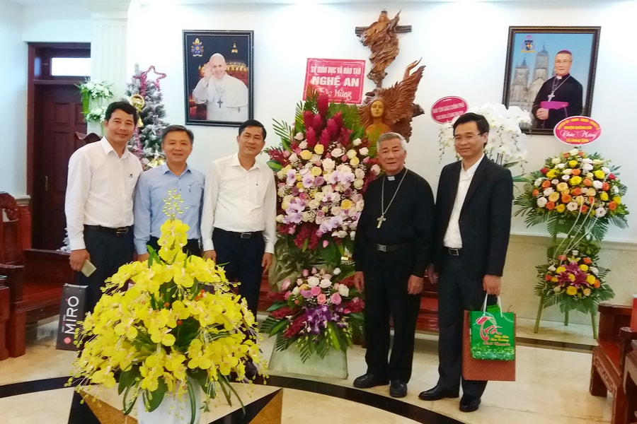 Giám đốc Sở Giáo dục và Đào tạo chúc mừng Tòa giám mục Giáo phận Vinh nhân dịp Giáng sinh