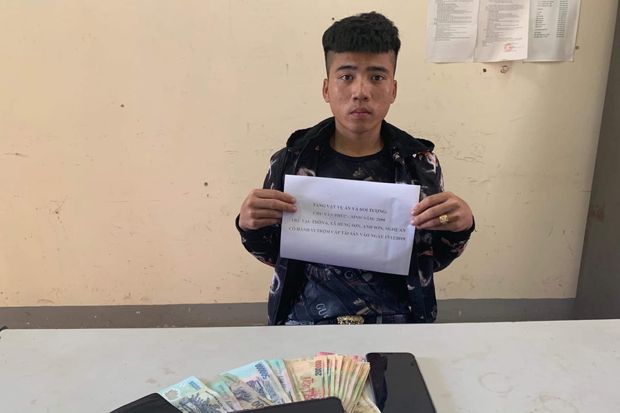 Thanh niên phá két sắt trộm tiền, xuống thành phố Vinh mua 2 điện thoại IPhone X
