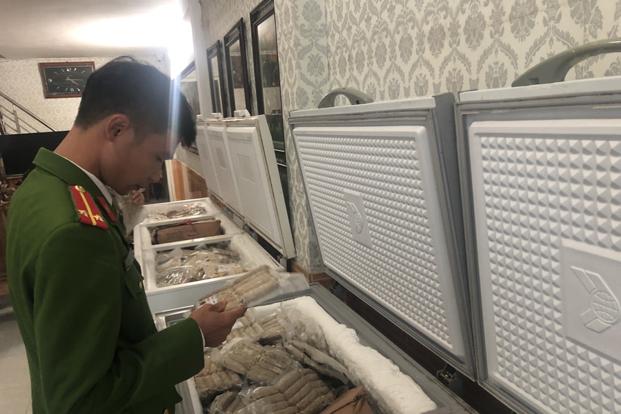 Nghệ An: Phát hiện khối lượng lớn thực phẩm không rõ nguồn gốc