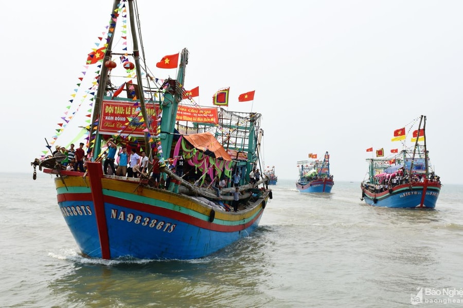 Ngư dân Nghệ An đánh cá ở vùng biển Hoàng Sa, Trường Sa