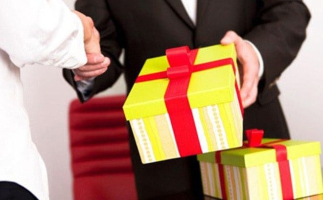 Trường hợp nào cán bộ, công chức được nhận quà biếu Tết