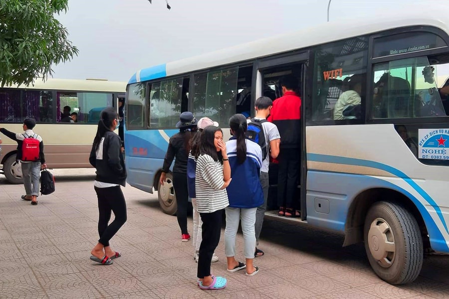 Hiệu trưởng Trường PT DTNT 2 chịu trách nhiệm về việc để học sinh nghỉ học muộn