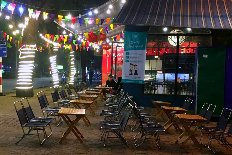 Nhà hàng, quán xá thành Vinh vắng vẻ vì lo ngại dịch bệnh