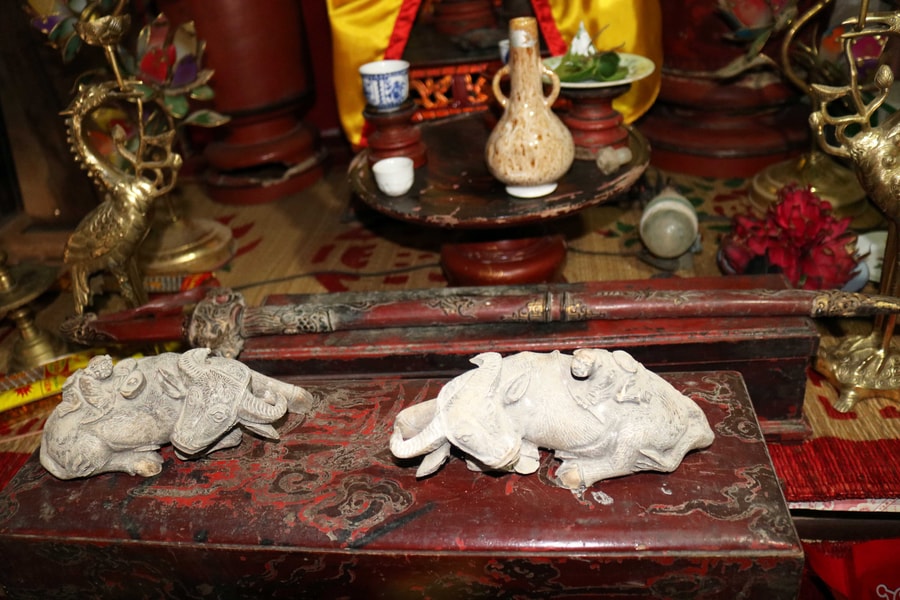 Nghệ thuật điêu khắc và báu vật gây kinh ngạc ở đền cổ Linh Kiếm