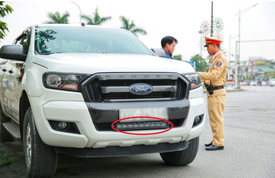 Ẩn họa từ việc 'độ' đèn xe siêu sáng