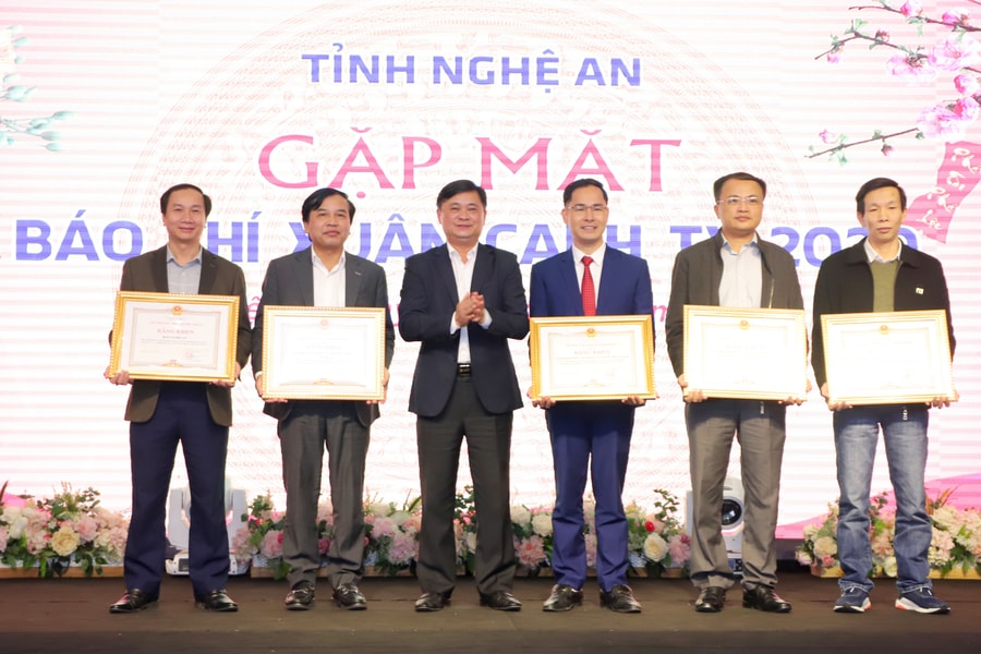 Thường trực Tỉnh ủy Nghệ An gặp mặt các cơ quan báo chí Xuân Canh Tý 2020