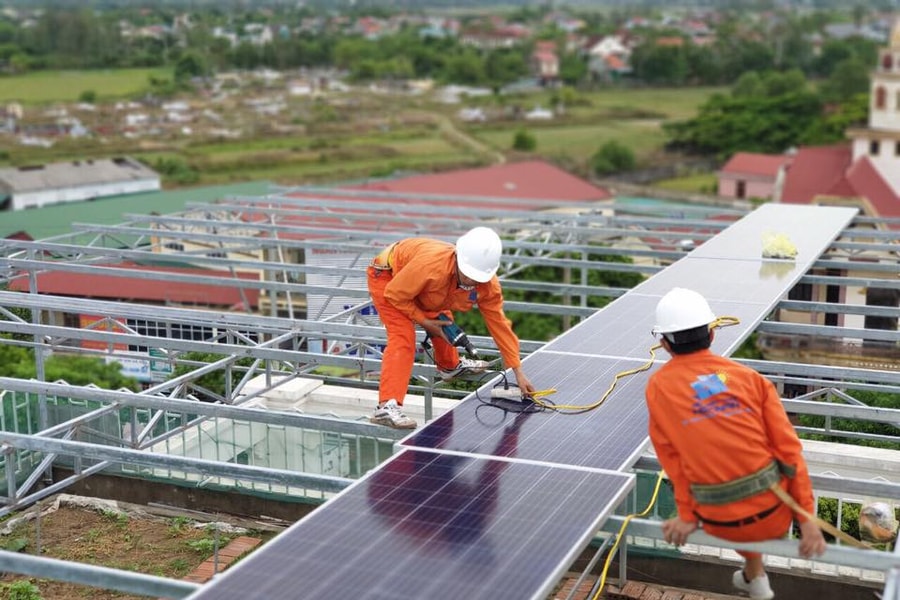 10 nguyên tắc đảm bảo an toàn khi lắp đặt hệ thống điện pin mặt trời áp mái