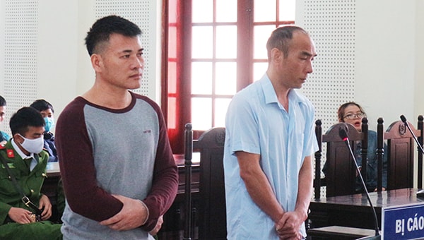 Buôn 200 kg thuốc nổ, 2 người đàn ông lĩnh án  