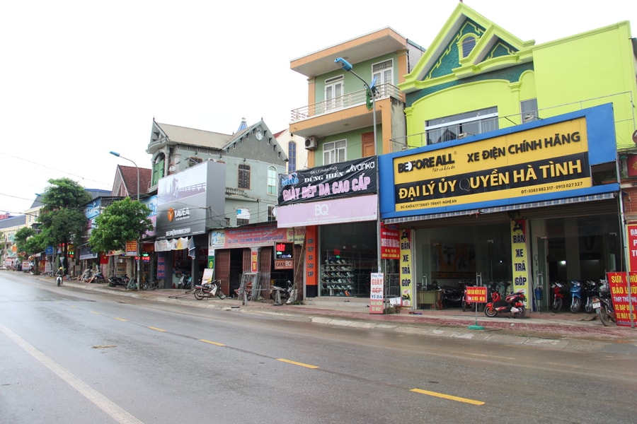 Nghệ An: 'Điểm danh' các cửa hàng, siêu thị 'lén' mở cửa bán hàng không thiết yếu