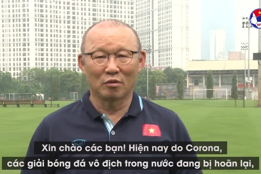 HLV Park Hang-seo và trợ lý Hàn Quốc chia sẻ 'bí kíp' tập thể lực tại nhà