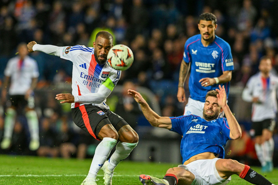 Nhận định, dự đoán Lyon vs Besiktas: "Tặng" khách cơn cuồng phong