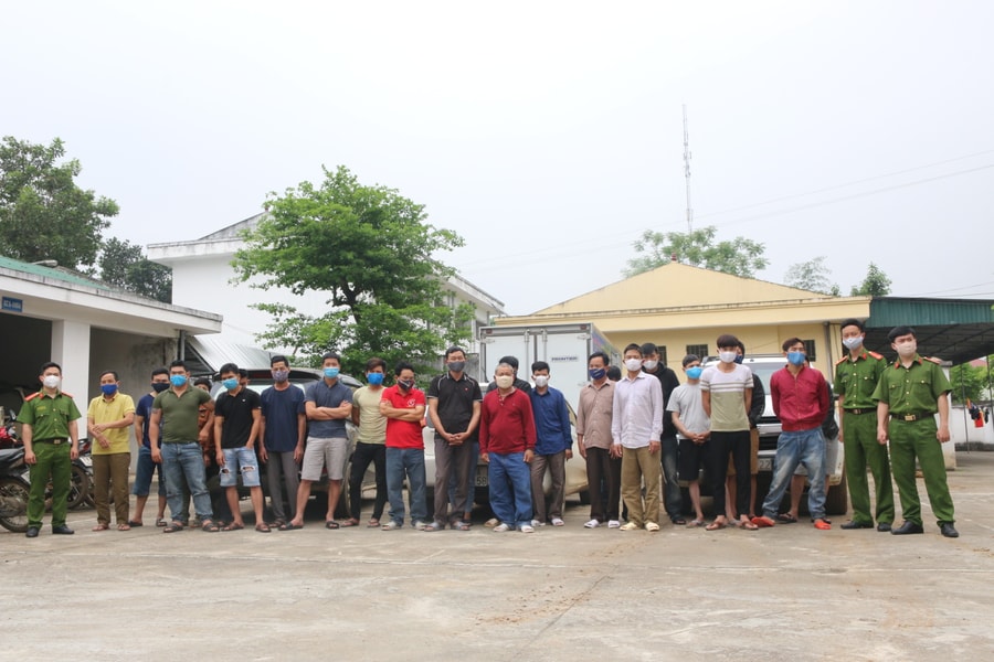 Phá sới bạc ở vùng giáp ranh, bắt giữ 30 đối tượng tham gia