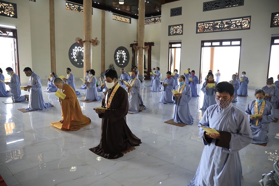 Các chùa ở Nghệ An nghiêm túc phòng dịch Covid-19 trong Đại lễ Phật đản