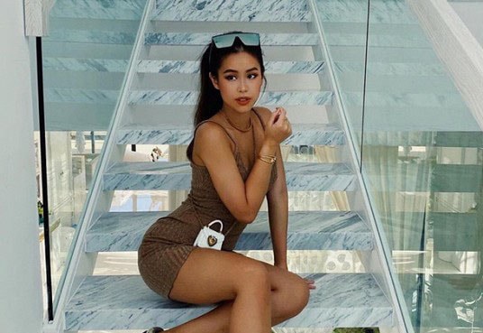 Tiên Nguyễn lộ vẻ sexy trong biệt thự vô cùng sang chảnh tại Vũng Tàu