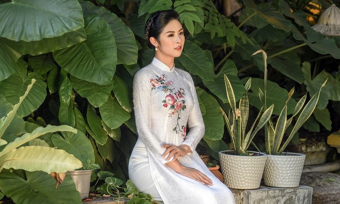 Ngọc Hân bức xúc vì bị shop online đạo thiết kế áo dài, bán giá rẻ
