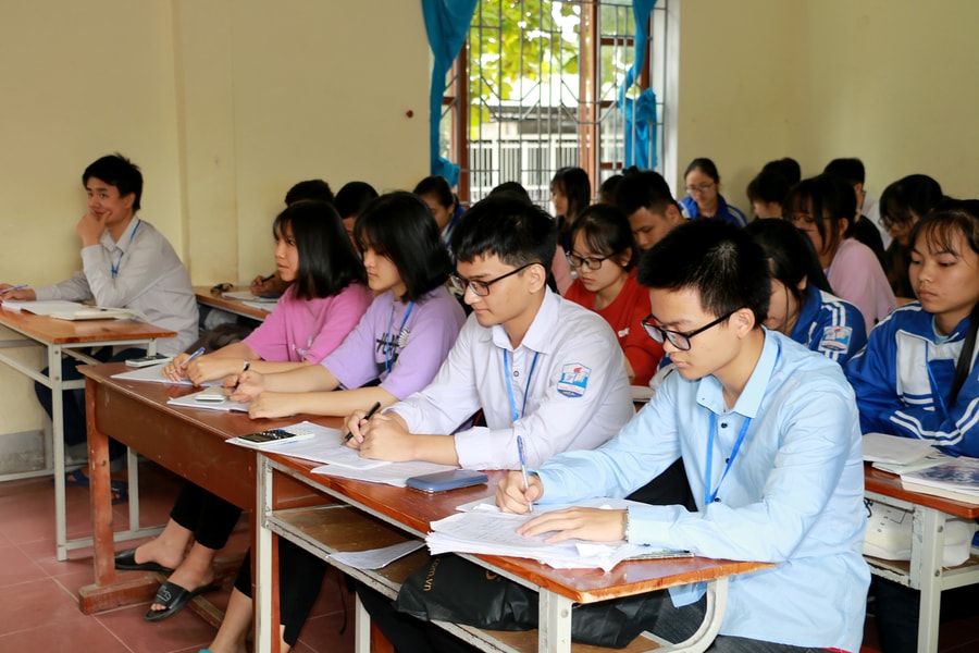 Giáo viên, học sinh ở Nghệ An nhận định đề tham khảo dễ, sẽ có mưa điểm 10