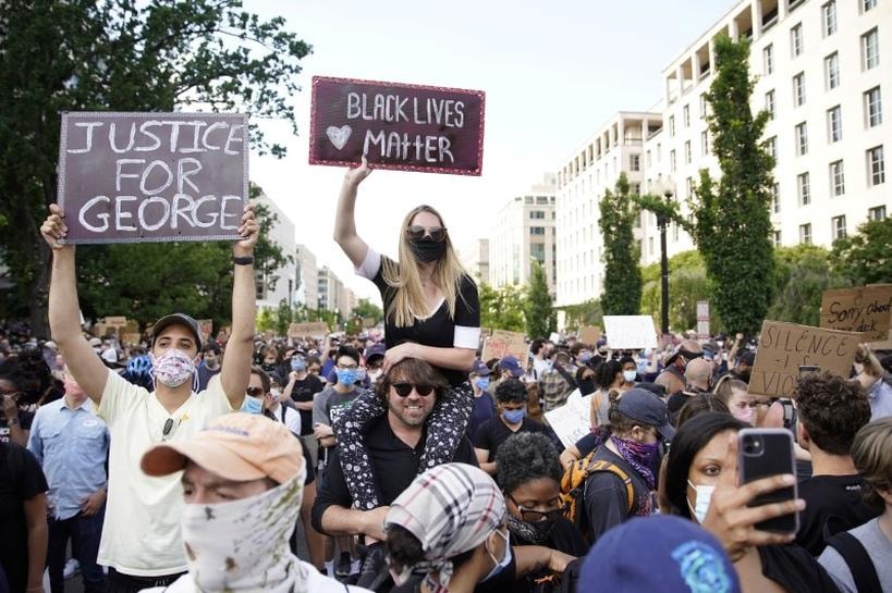 Người Mỹ phản đối cách phản ứng của Tổng thống Trump đối với người biểu tình