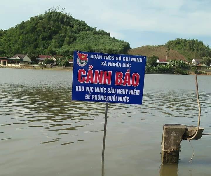 Theo bạn ra tắm hồ, một nam sinh lớp 10 bị đuối nước