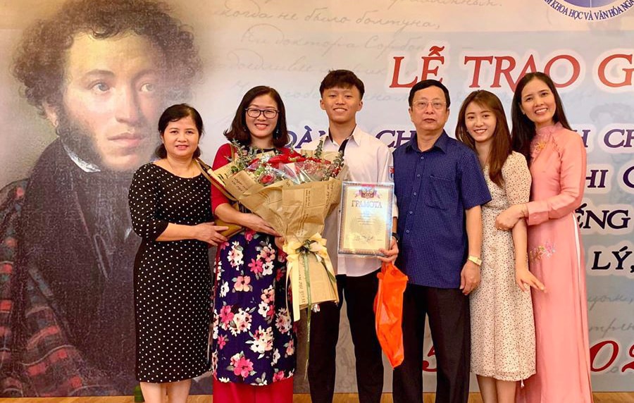 Đạt giải Nhất Olympic Vật lý, nam sinh Nghệ An giành suất học bổng toàn phần đi Nga