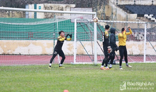 Thủ môn nào của SLNA đang có số trận liên tiếp giữ sạch lưới nhiều nhất?