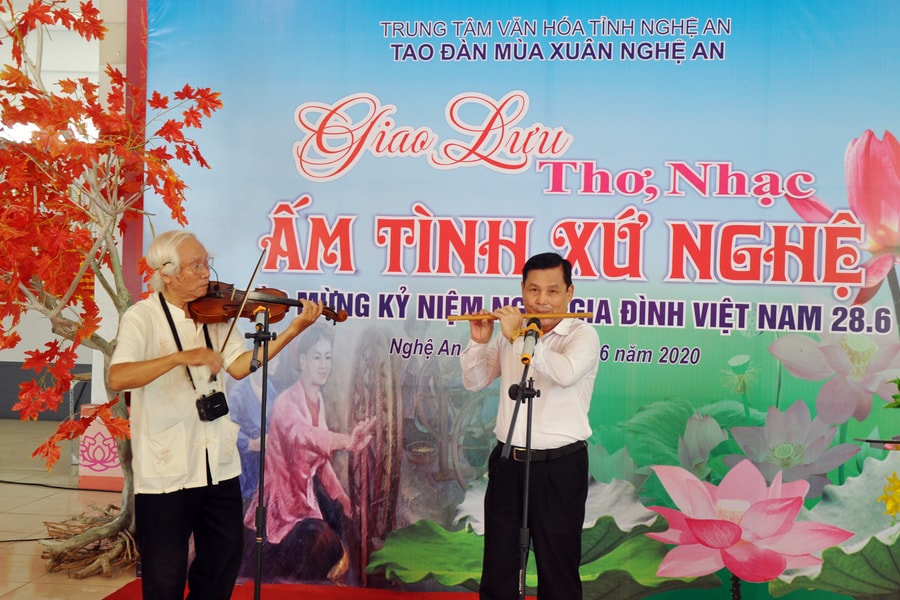 Xúc động Chương trình giao lưu ‘Ấm tình xứ Nghệ’