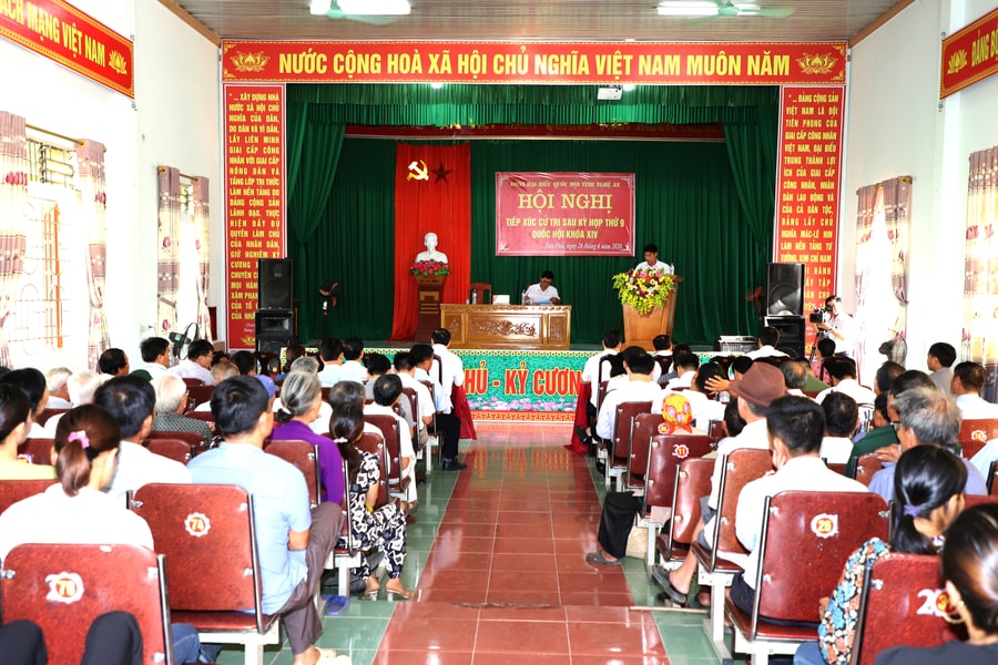 Cử tri Tân Kỳ đề nghị xử lý xe quá khổ, quá tải làm hư hỏng đường