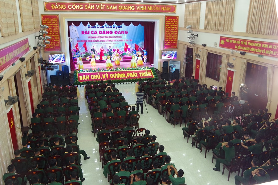 Bộ CHQS tỉnh: Xúc động đêm giao lưu 'Bài ca dâng Đảng'