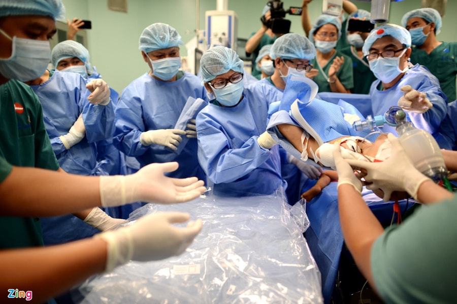 Đã tách thành công 2 bé gái dính liền nhau