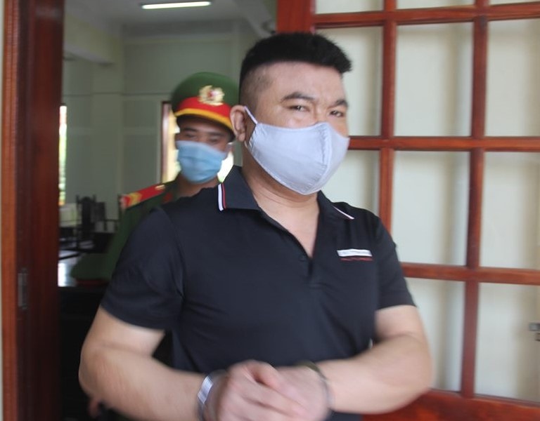 Mâu thuẫn tình cảm, gã đàn ông đổ xăng đốt nhà người tình