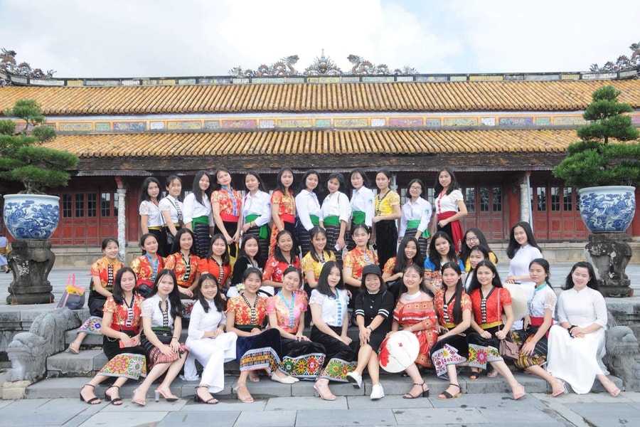 Lớp học 100% là nữ sinh người dân tộc thiểu số đạt điểm thi khối C cao chót vót