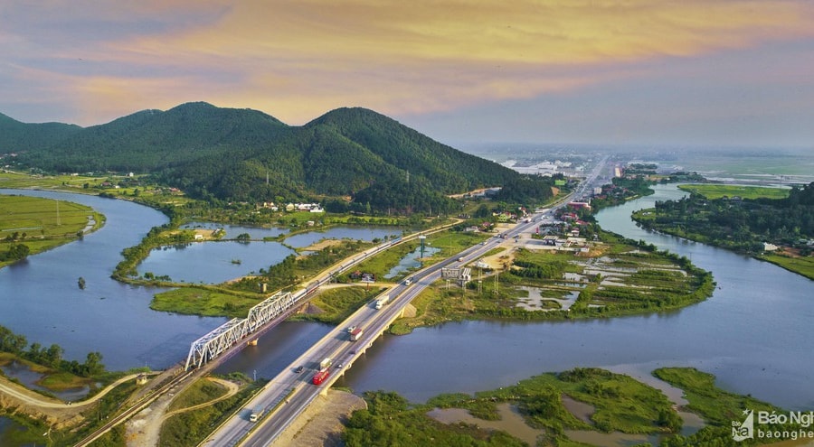 Nghệ An tăng tốc tiến độ công trình giao thông kết nối các vùng kinh tế trọng điểm