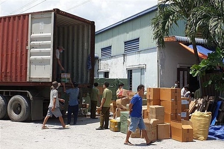 Thu giữ kho hàng nghi nhập lậu từ Trung Quốc