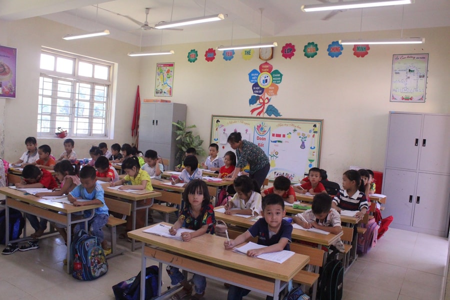 Trung tâm tiết kiệm năng lượng Nghệ An lắp đặt hệ thống chiếu sáng học đường