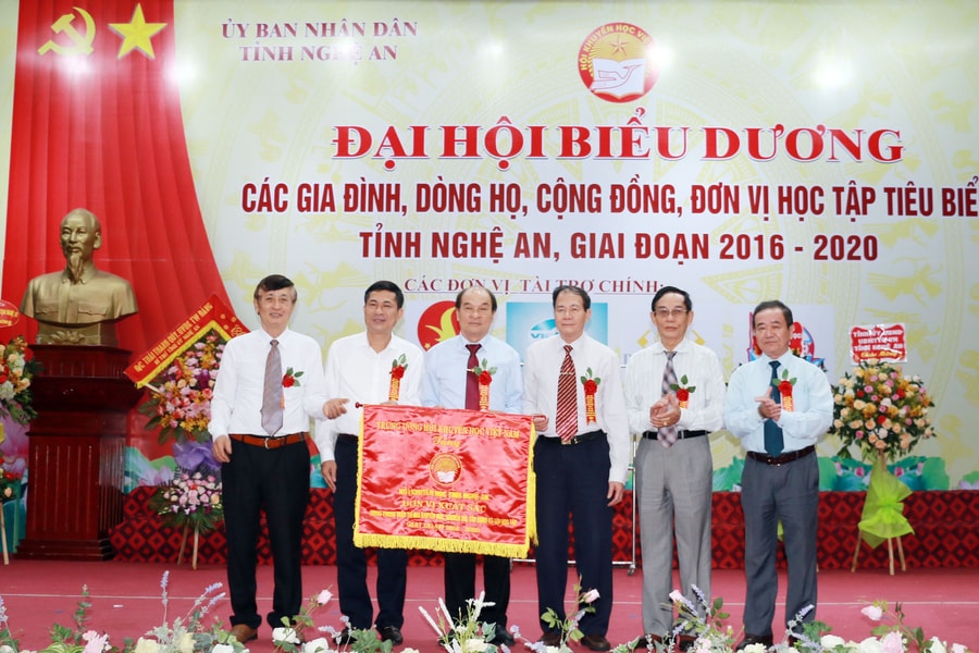 Nghệ An vượt chỉ tiêu về xây dựng các gia đình, dòng họ, cộng đồng, đơn vị học tập tiêu biểu