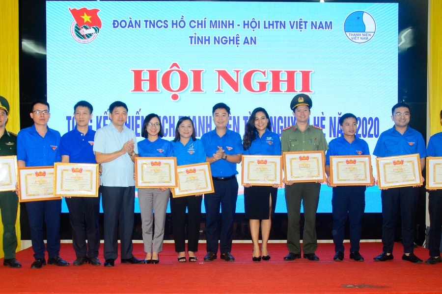 Nghệ An khen thưởng tập thể, cá nhân trong Chiến dịch Thanh niên tình nguyện hè năm 2020