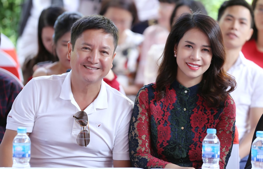 NSƯT Chí Trung đáp trả 'gắt' khi bị chỉ trích mối tình với nữ doanh nhân kém 17 tuổi