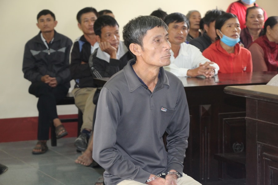 Xét xử 'yêu râu xanh' 2 lần hiếp dâm cô gái thiểu năng đi chặt củi