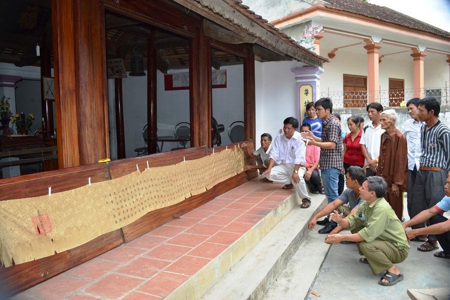 Bản ghi nhận công lao bằng gấm cổ dài 4,5 mét về Tướng quân Nguyễn Trọng Thưởng